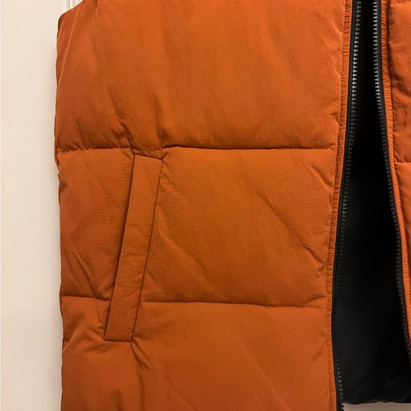 Everlane ReNew Puffer Vest - Picture 5 of 5